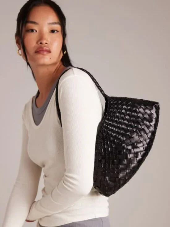 Dragon Diffusion rosanna woven leather shoulder bag in black - Picture 2 of 10